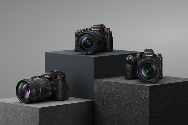 Panasonic a dezvăluit camerele Full-Frame mirrorless LUMIX S1II și S1IIE, inovație cu senzori avansați și performanță de top!