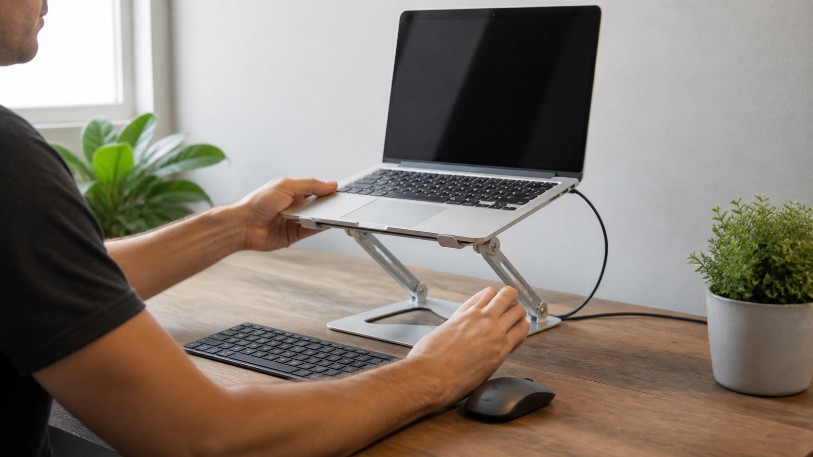 Suport de laptop reglabil: cum alegi înălțimea fără să strici poziția tastaturii